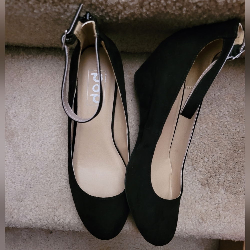 Pop Black Wedge Shoes with Classic Elegance